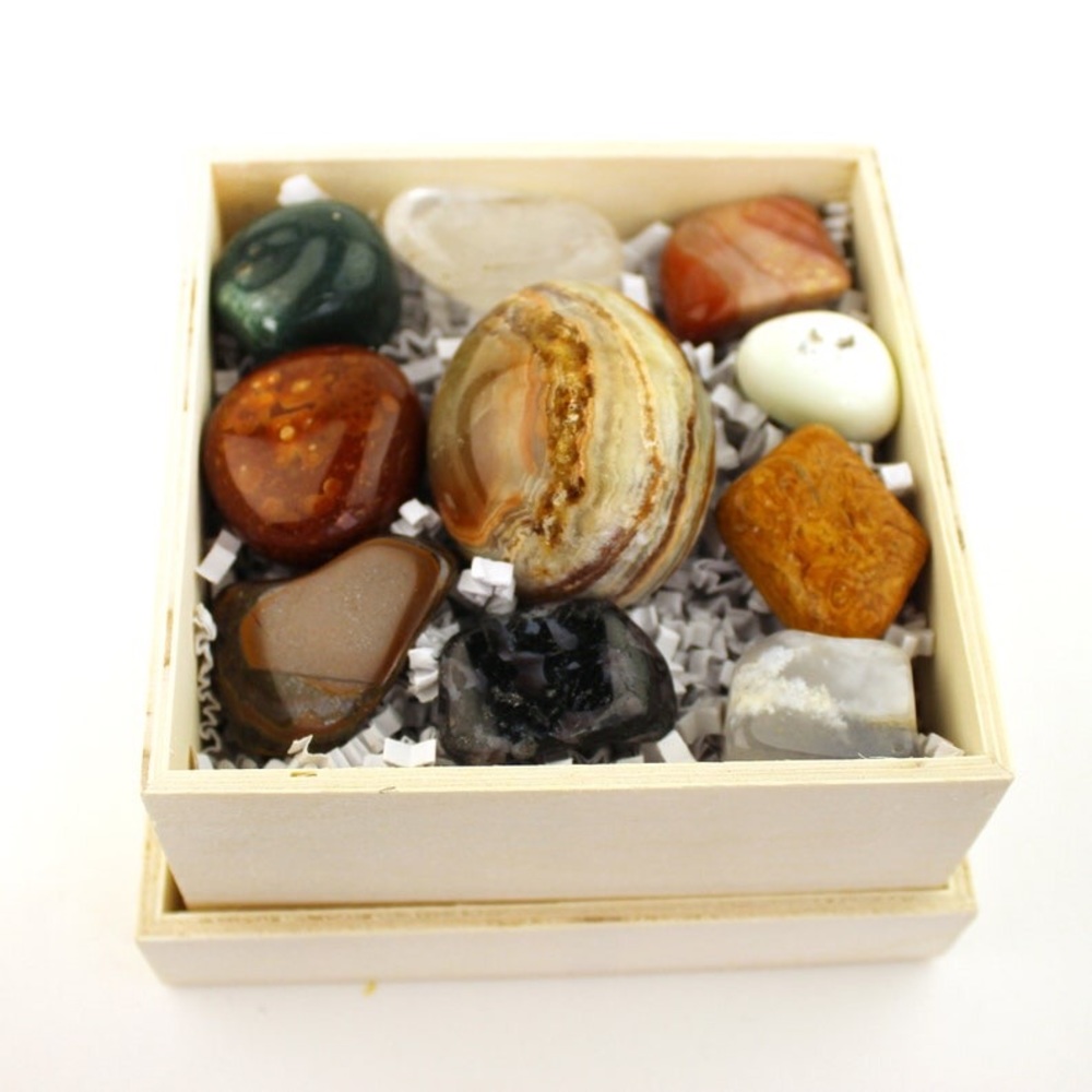🌓 WOODEN BOX OF GEMSTONES 🌓